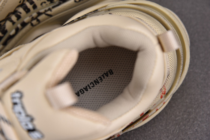 BALENCIAGA 06