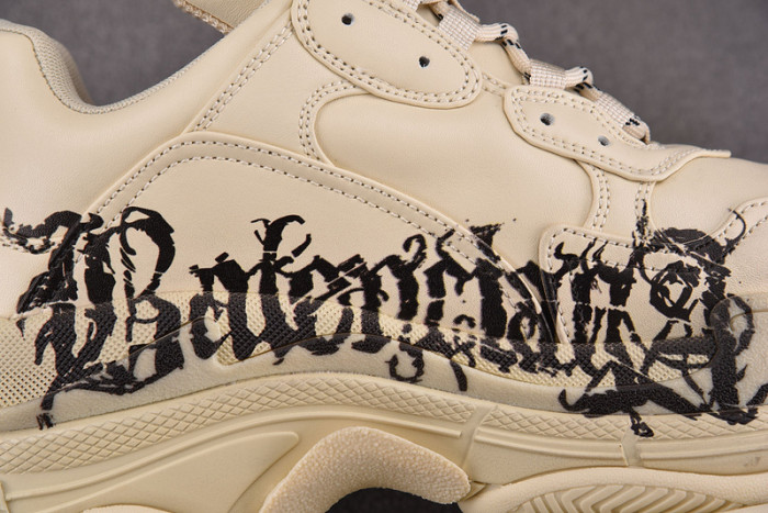 BALENCIAGA 06
