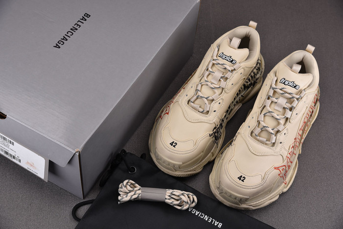 BALENCIAGA 06
