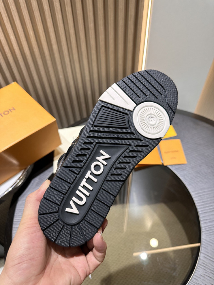 LV snekaers 204