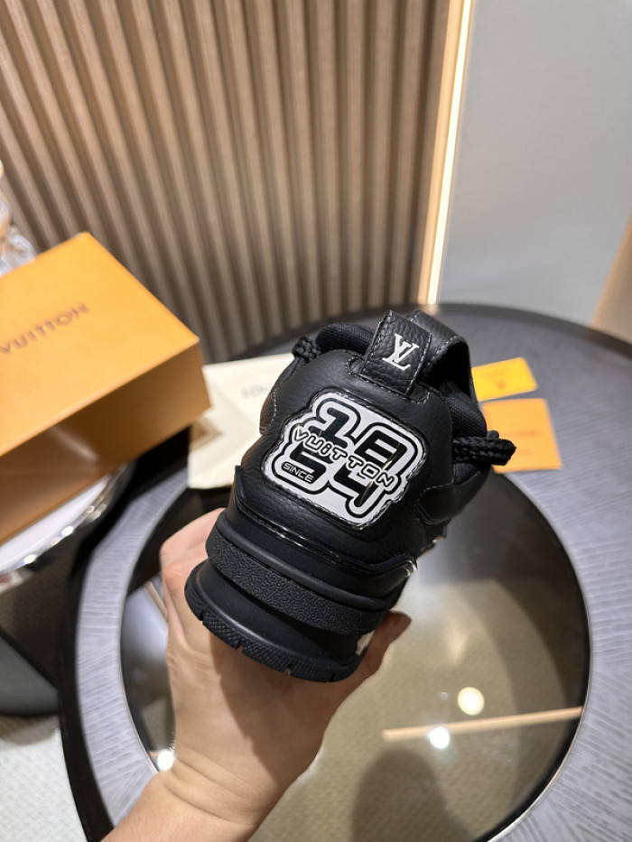 LV snekaers 204