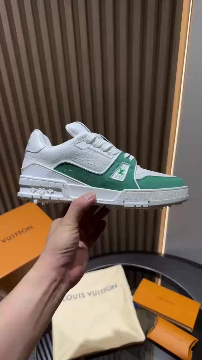 LV snekaers 155