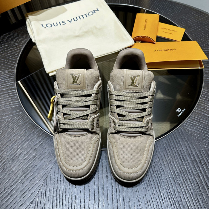 LV snekaers 147