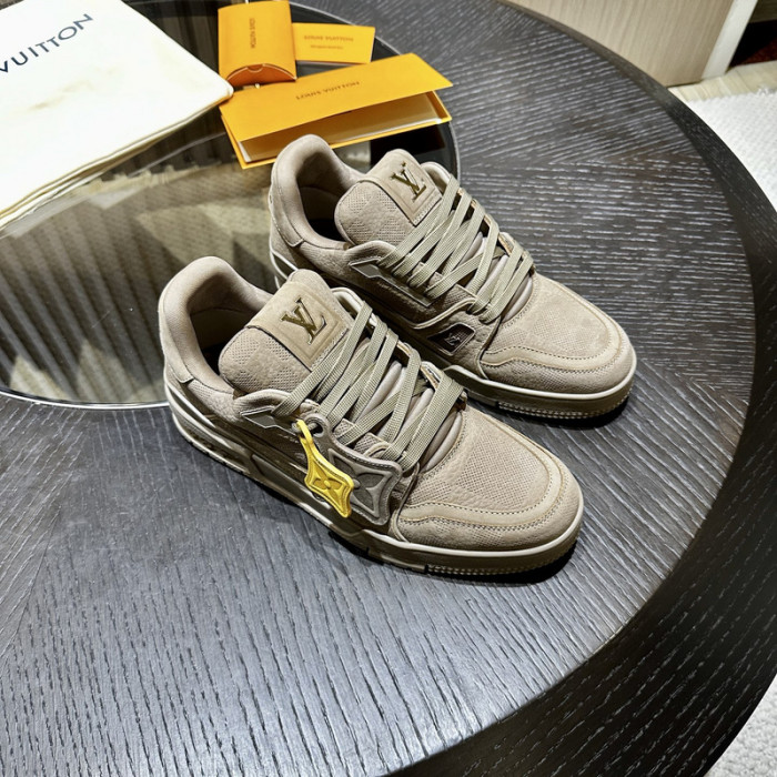 LV snekaers 147