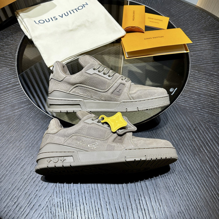 LV snekaers 147