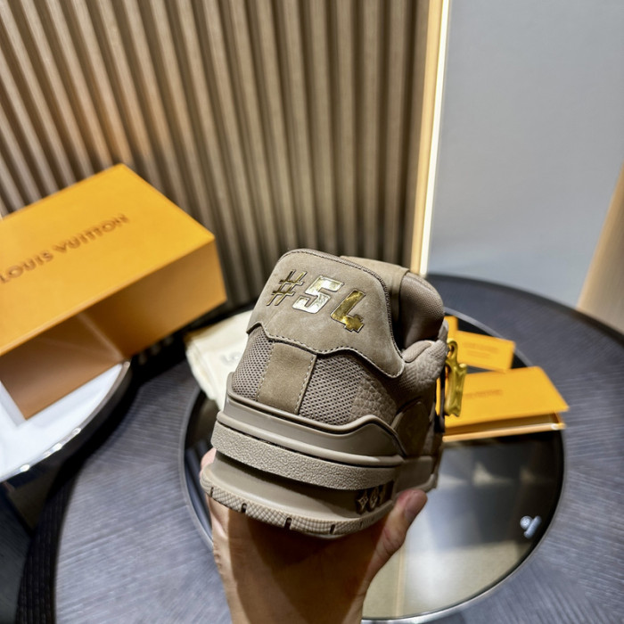LV snekaers 147