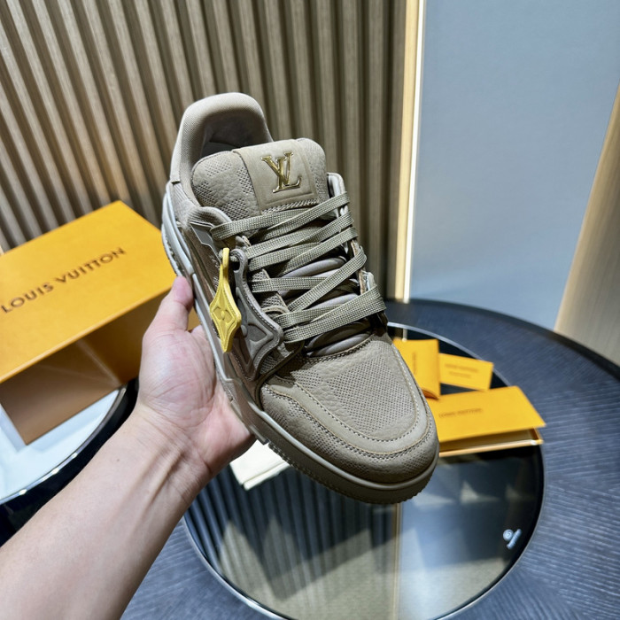LV snekaers 147