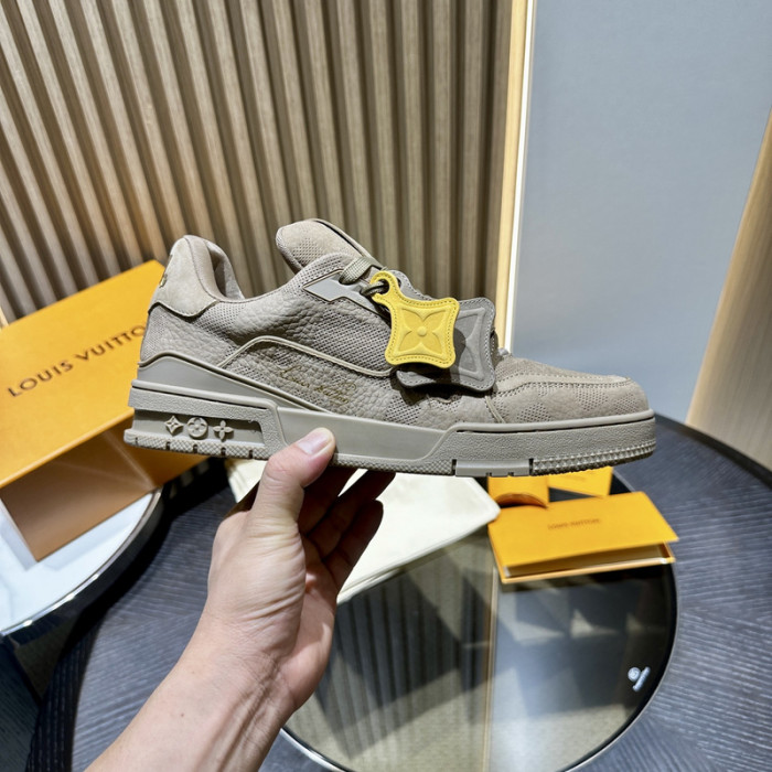 LV snekaers 147