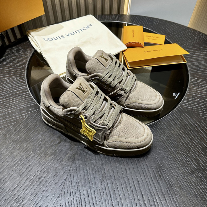 LV snekaers 147