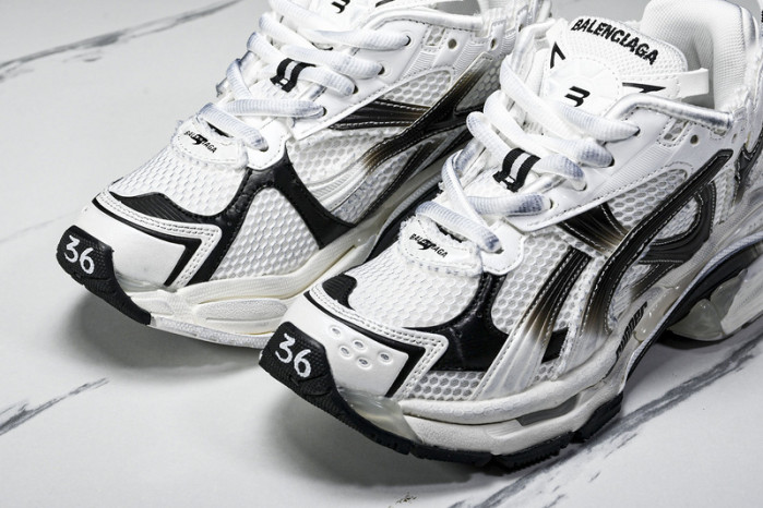 BALENCIAGA 43