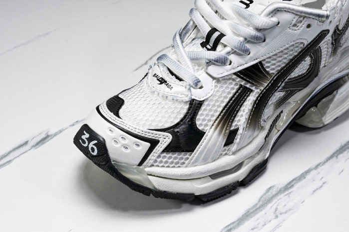 BALENCIAGA 43