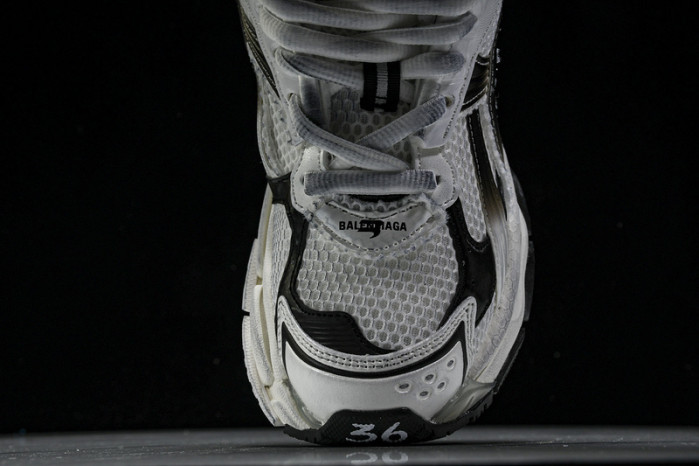 BALENCIAGA 43