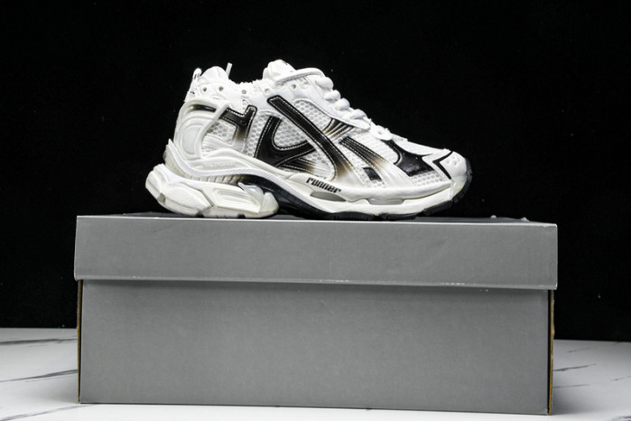 BALENCIAGA 43