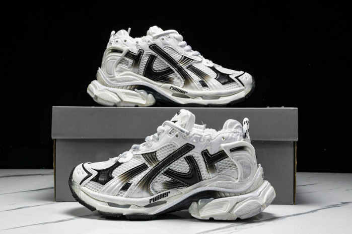 BALENCIAGA 43