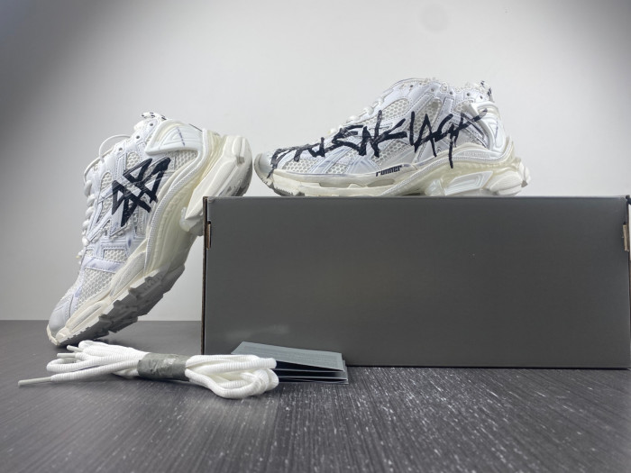 SNEAKER RUNNER 03