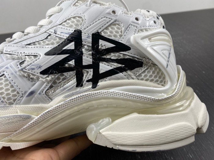 SNEAKER RUNNER 03