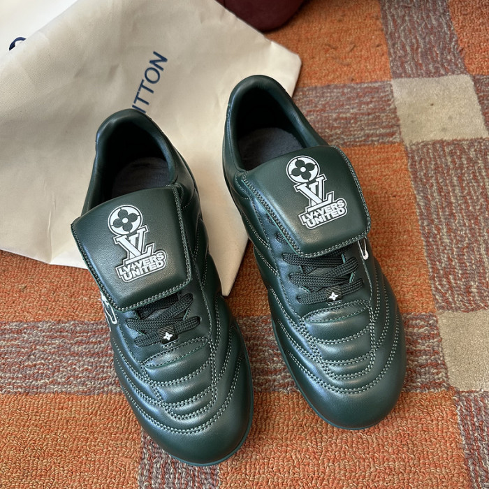 LV snekaers 130