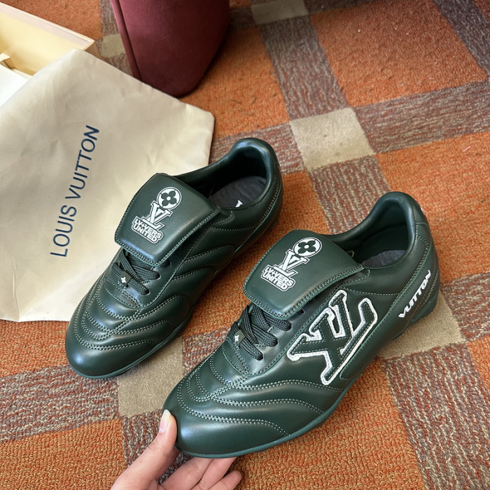 LV snekaers 130