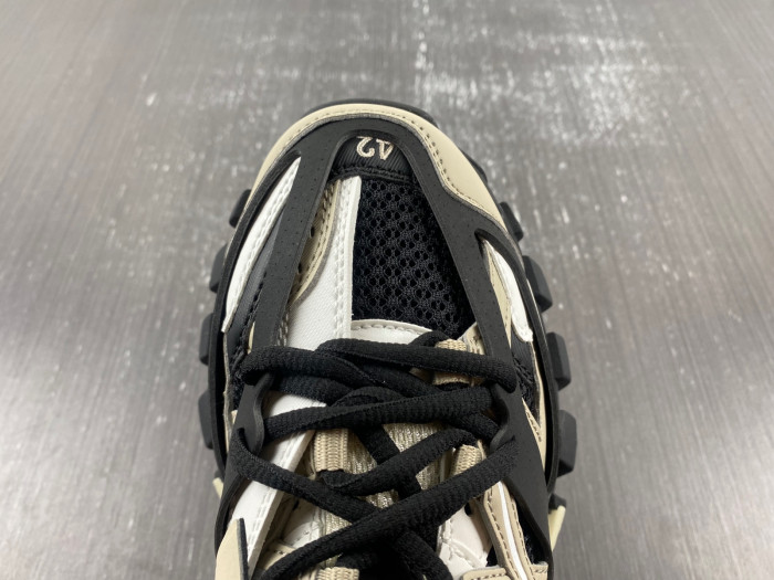 Track Sneaker-32