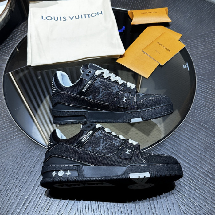 LV snekaers 134