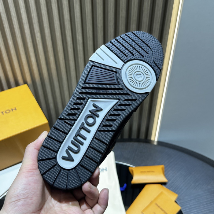 LV snekaers 134