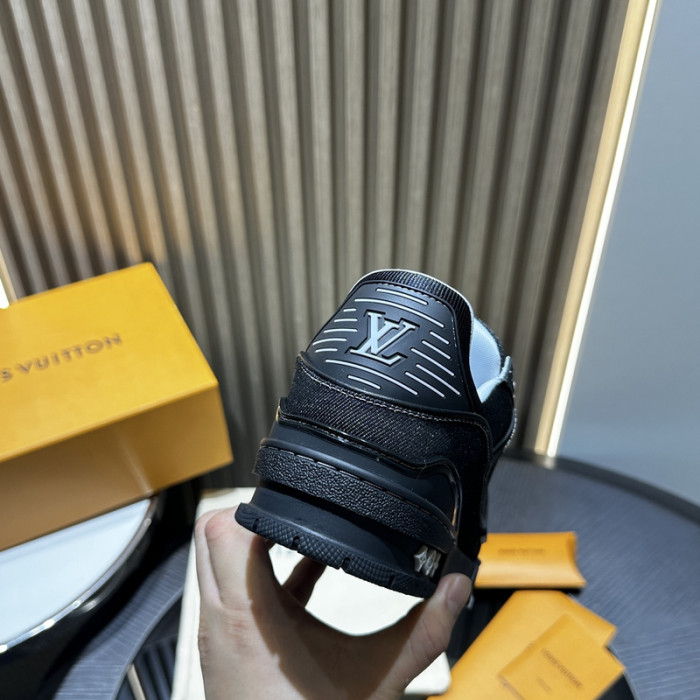 LV snekaers 134