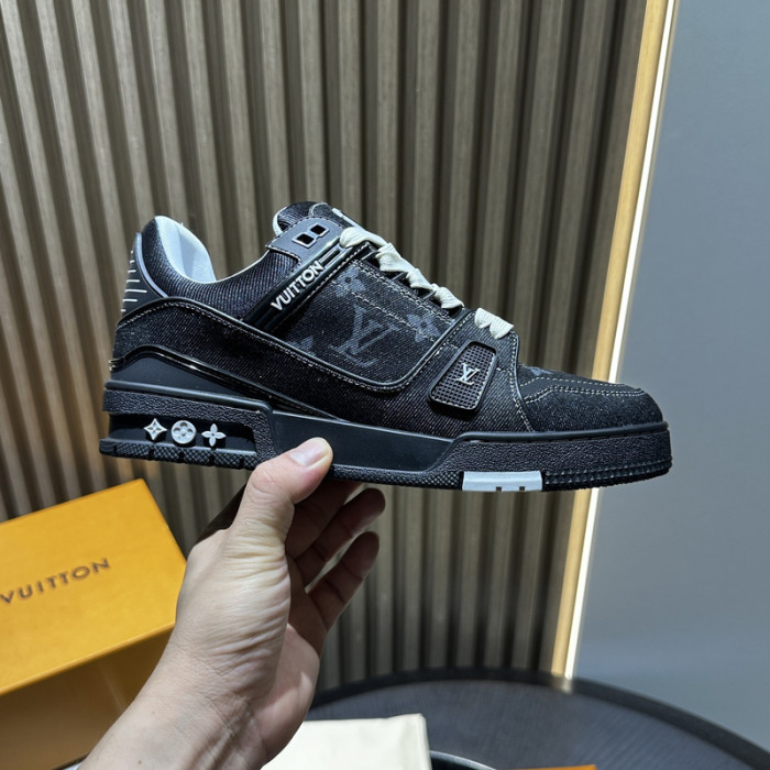 LV snekaers 134