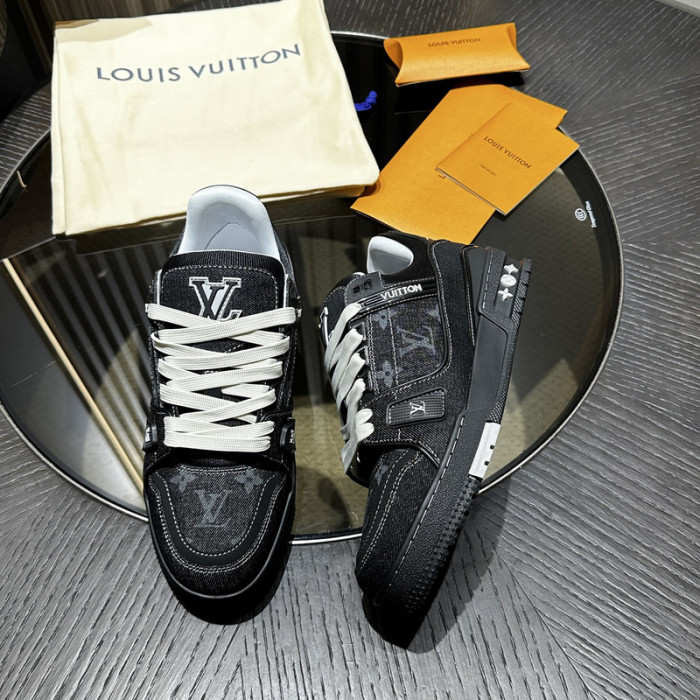 LV snekaers 134