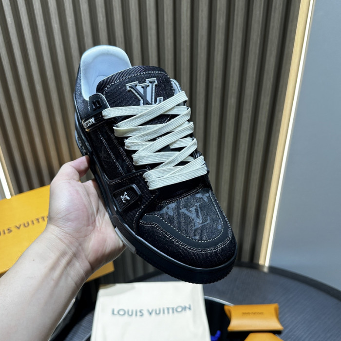LV snekaers 134