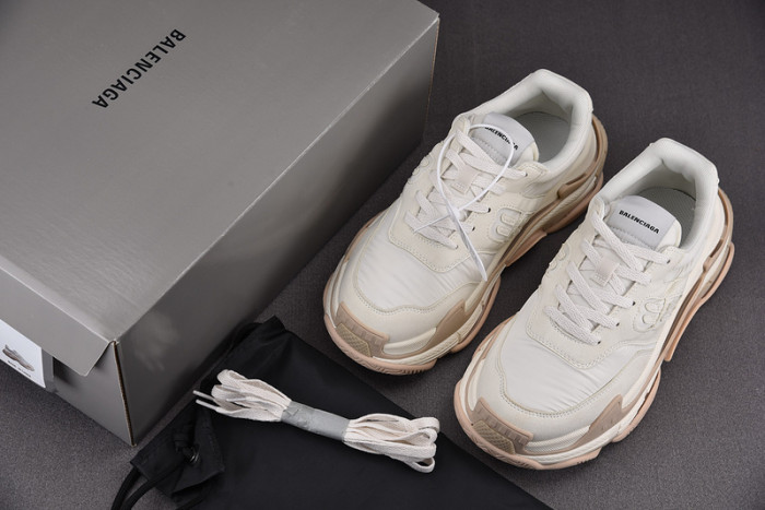 BALENCIAGA 05