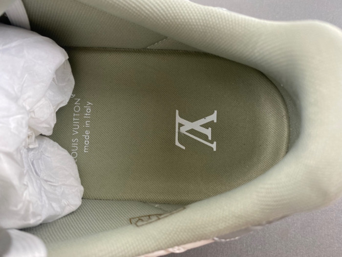 LV snekaers 210