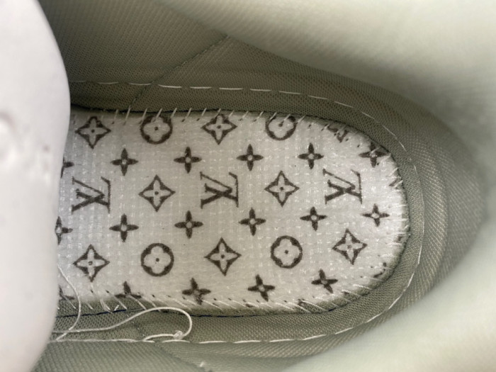 LV snekaers 210