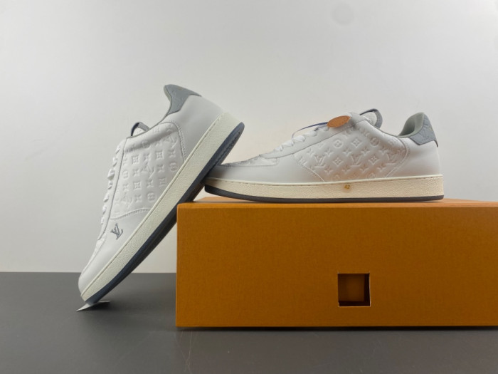 LV snekaers 210