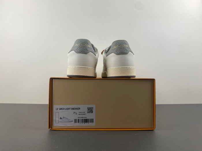 LV snekaers 210