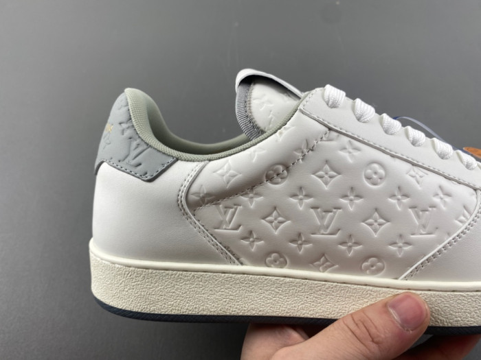 LV snekaers 210