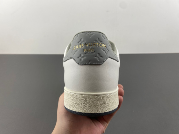 LV snekaers 210