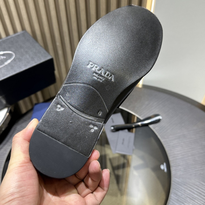 Prada 66