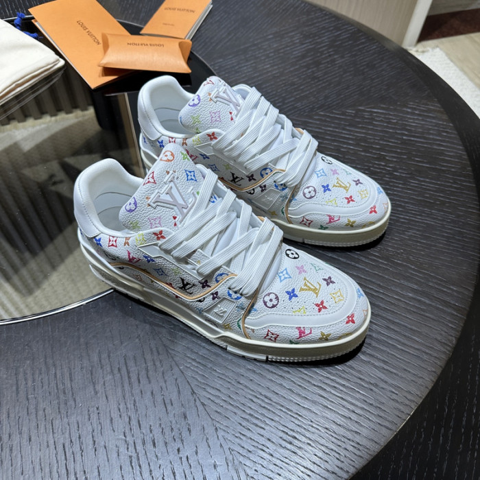 LV snekaers 136