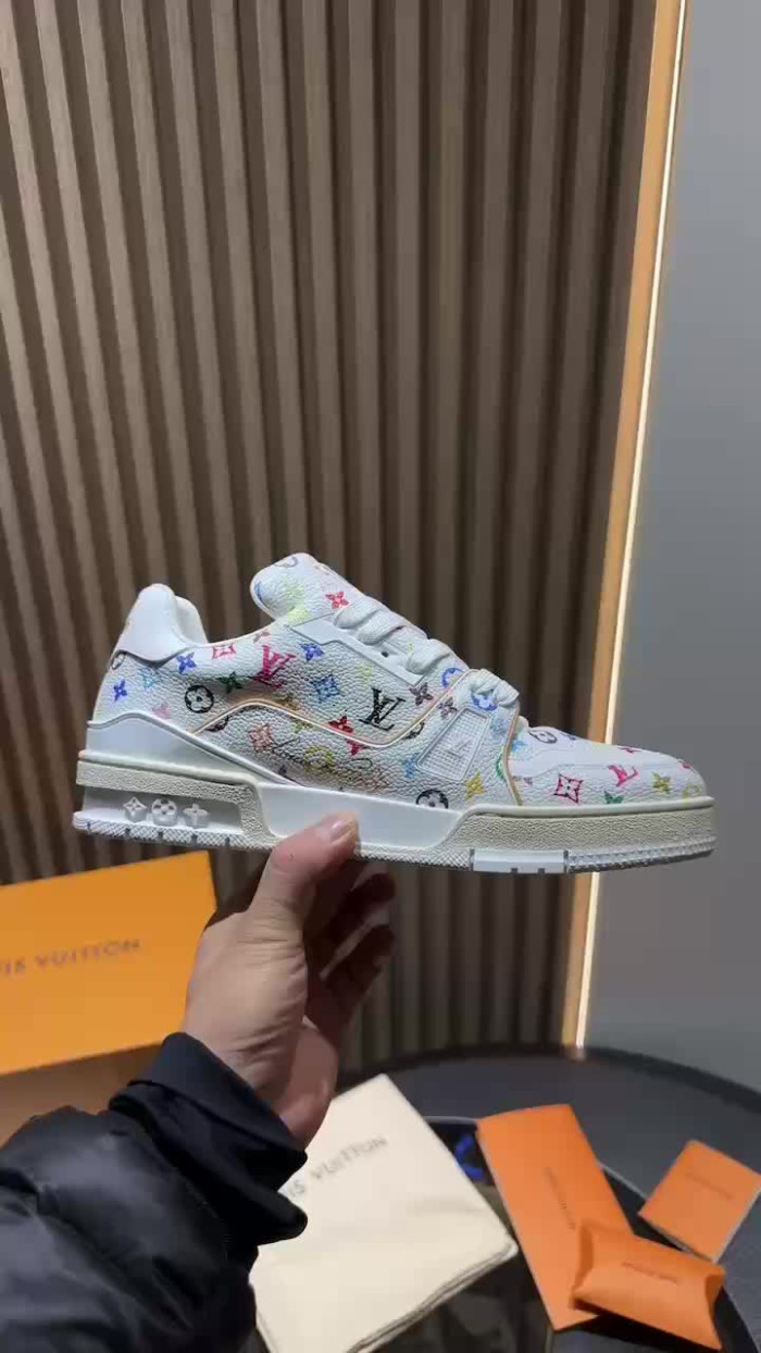 LV snekaers 136