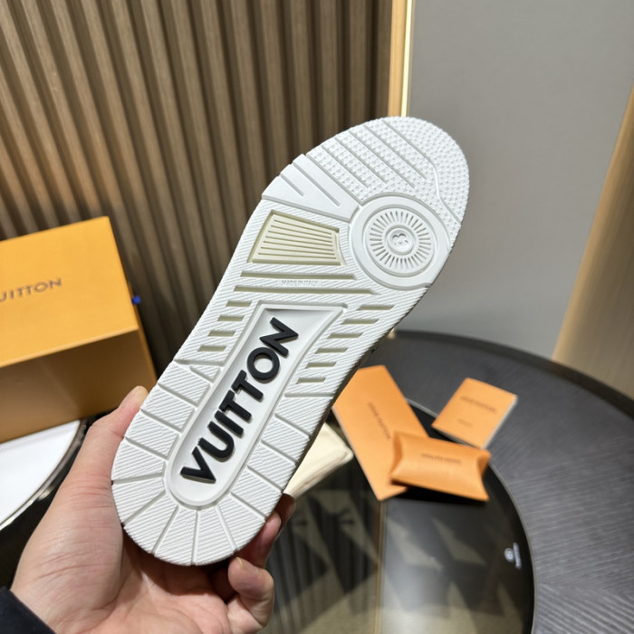 LV snekaers 136