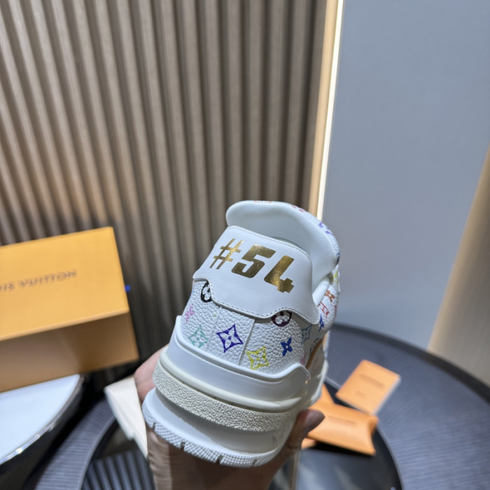 LV snekaers 136