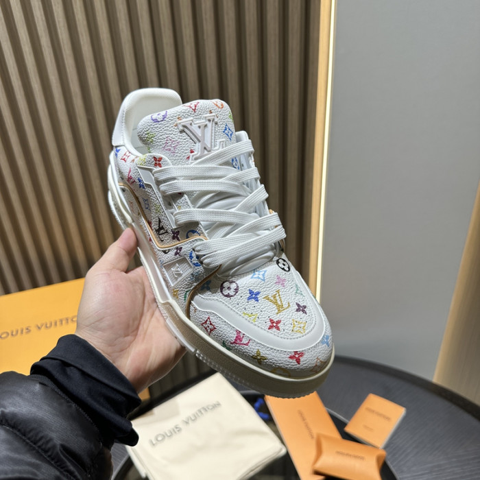 LV snekaers 136
