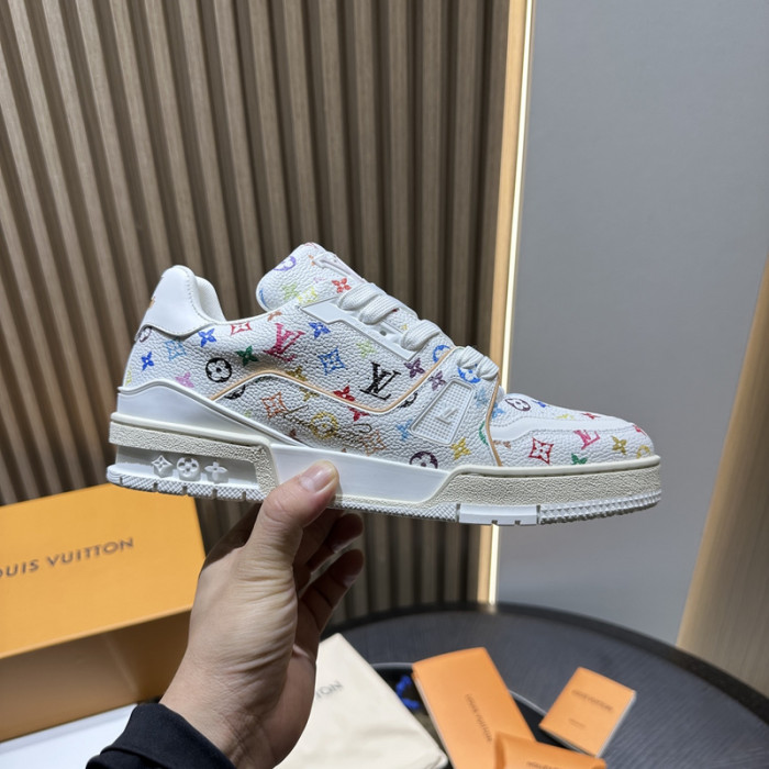 LV snekaers 136