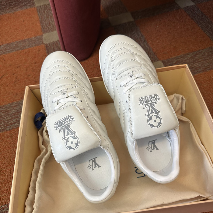 LV snekaers 127
