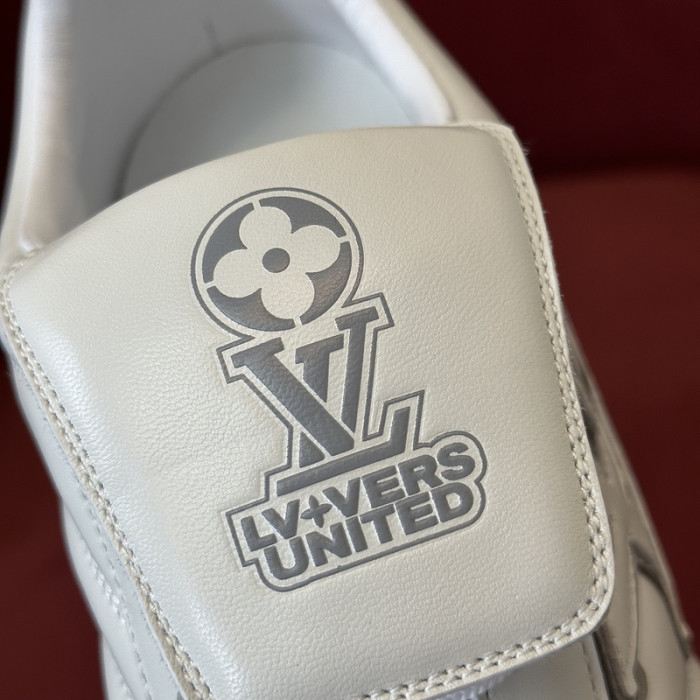 LV snekaers 127