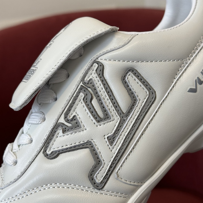 LV snekaers 127
