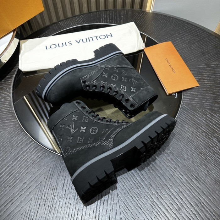 LV snekaers 243