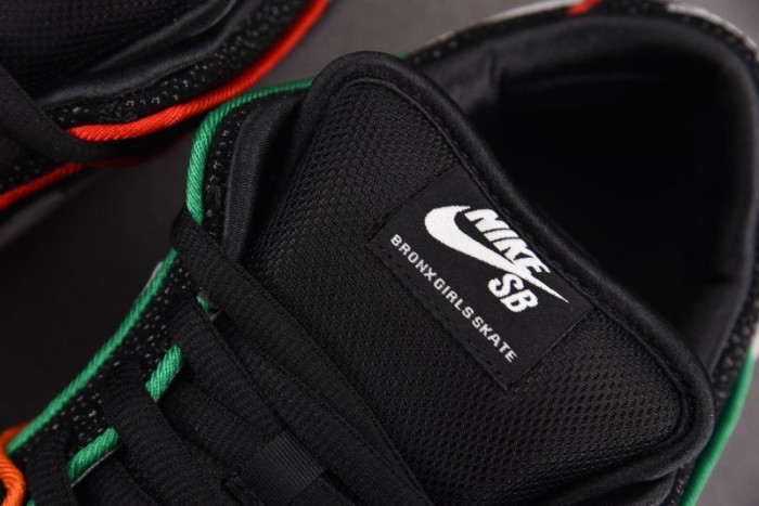 NK SB Dunk Low Bronx Girls Skate-HV1664-001