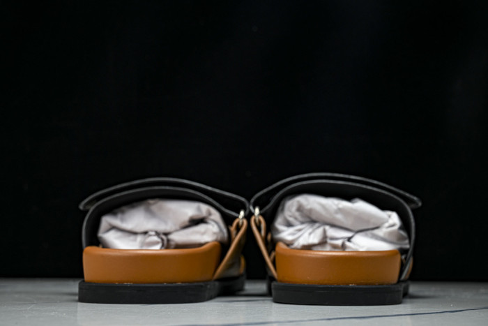 H**me5 Sandal 47