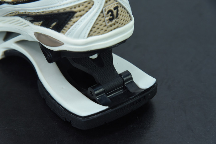 SNEAKER RUNNER 08